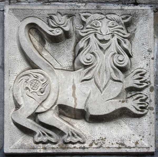Vieux bas-relief d'animal de conte de fées — Photo