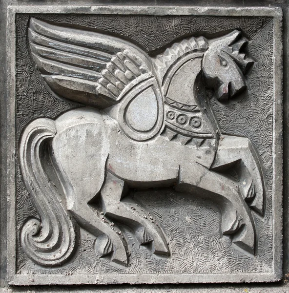 Płaskorzeźba stare bajki skrzydlaty koń — Zdjęcie stockowe