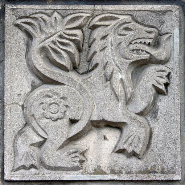 Vieux bas-relief de lion de conte de fées — Photo