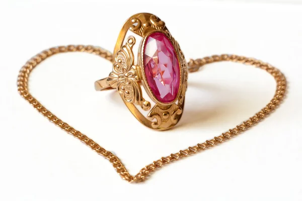 Золотое кольцо и браслет — стоковое фото