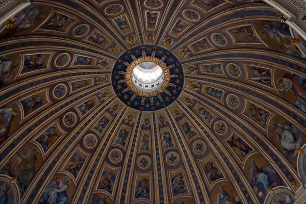 Dome of Saint Peter's Basilica — Stock Photo, Image