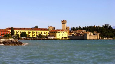 garda Gölü. Sirmione şehir.