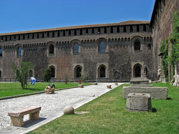 Замок Сфорцеско, Милан, Италия . — стоковое фото