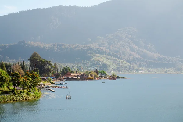 ブラタン湖インドネシア バリ島を見る — ストック写真