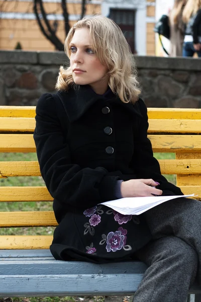 stock image Portrait of a beautiful young blonde in the park