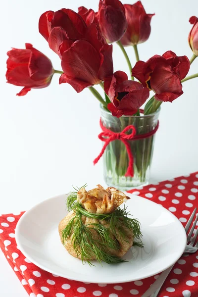 Panqueque con champiñones y hierbas para el desayuno — Foto de Stock