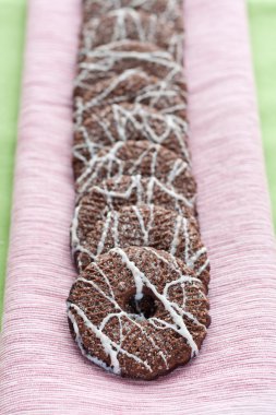 lezzetli çikolatalı kurabiye buzlanma ile