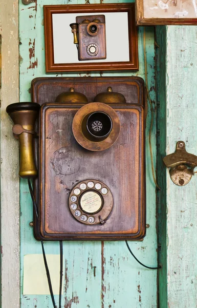 Старий телефон старовинний — стокове фото