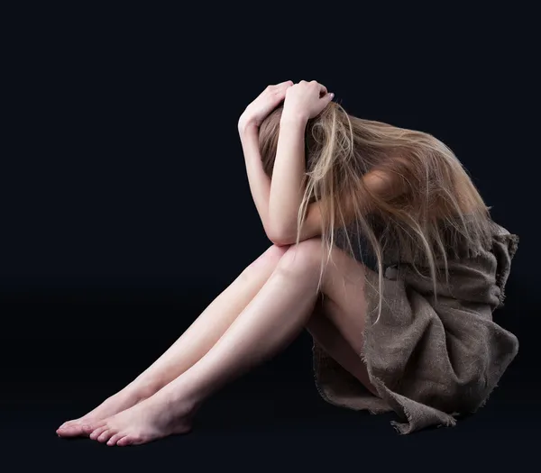Beauty girl close head in depression — Stock Photo, Image
