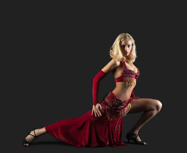 Beauty blond dancer - red oriental arabia costume — Stock Photo, Image