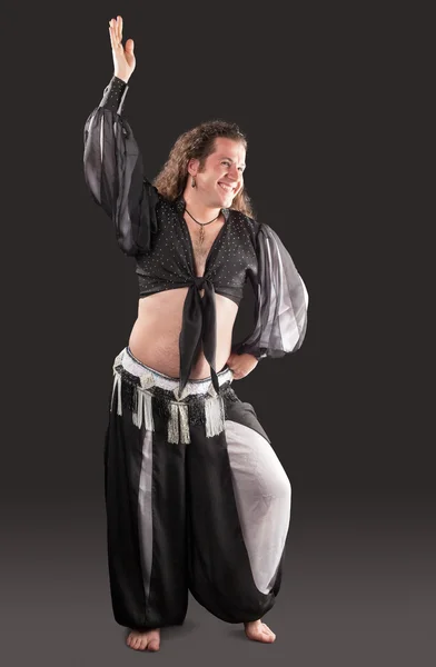 Άνθρωπος χορού και χαμόγελο arabian ενδυμασία — Φωτογραφία Αρχείου
