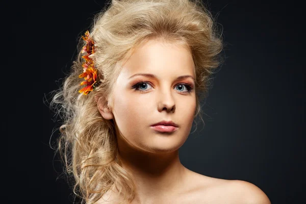 Beauty young woman portrait with hair style — Stock Photo, Image