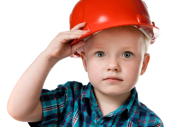 Menino em um capacete vermelho construção — Fotografia de Stock