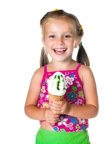 Schattig klein meisje eten ijs — Stockfoto