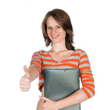 Dosyası olan güzel genç bir kadın.