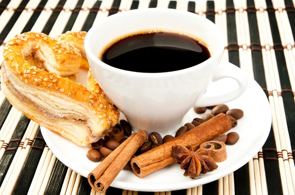 Cukroví, káva a skořicí — Stock fotografie