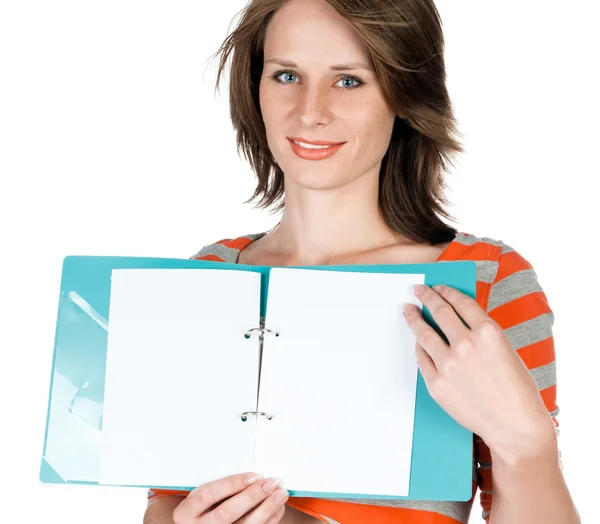 Ung vacker flicka med en bärbar dator — Stockfoto