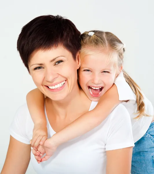 Mor och dotter skrattar — Stockfoto