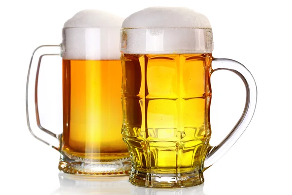Zwei Biergläser — Stockfoto
