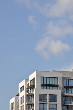 Modern yüksek katlı apartmanın ayrıntıları