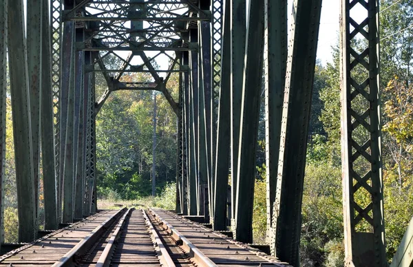 Eisenbahnbrücke aus nächster Nähe — Stockfoto