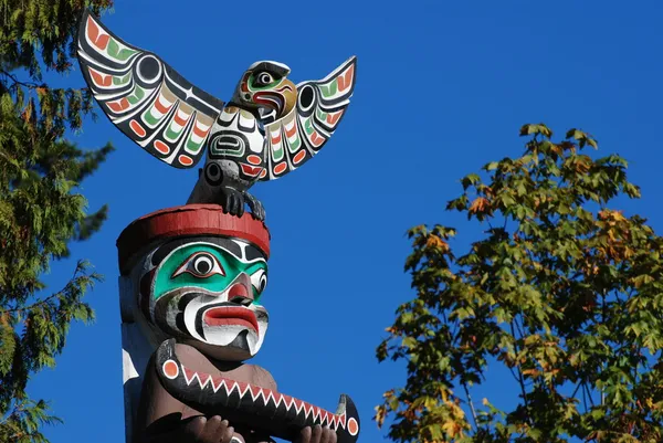 Totem shaped in Stanley park — Stock Photo, Image