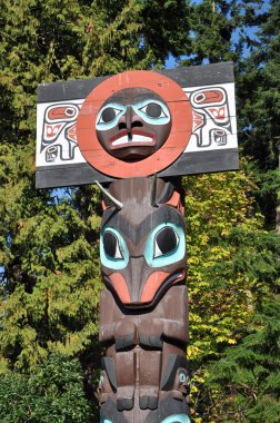 Stanley Parkı'şeklinde totem