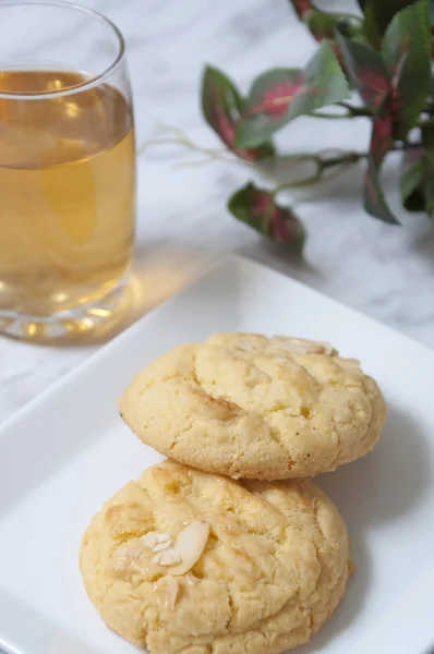Apple juice and cookies — Stock Photo, Image