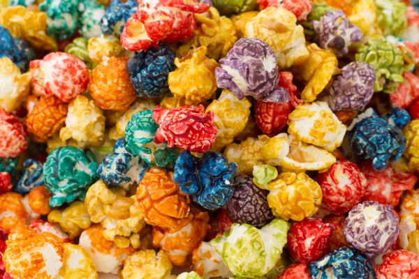 Karamel kleurrijke popcorn — Stockfoto