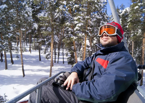 幸せなスキーヤー — ストック写真