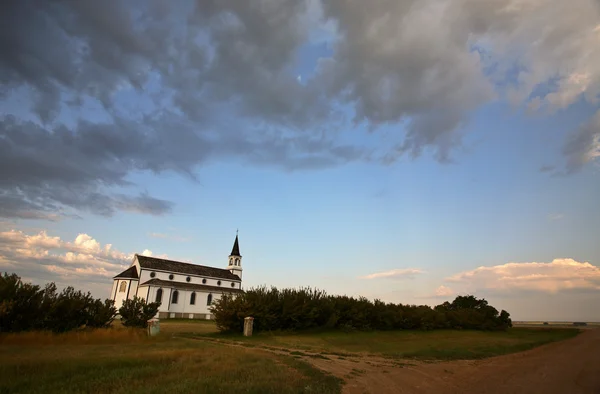 Kraju Kościół w malowniczej prowincji saskatchewan — Zdjęcie stockowe