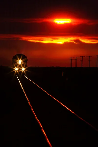 Puesta de sol iluminación vías férreas en Saskatchewan escénica —  Fotos de Stock