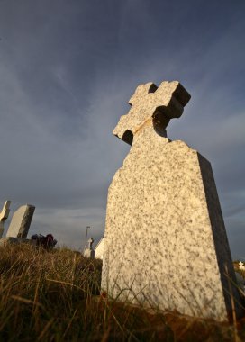 Eski mezarlık mezar taşları Saint Mary'nin Ortodoks Kilisesi