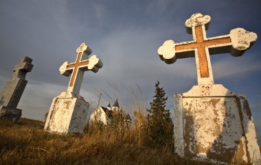 Eski mezarlık mezar taşları Saint Mary'nin Ortodoks Kilisesi