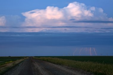 storrm bulutlar doğa manzaralı saskatchewan içinde bina