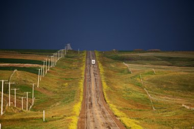 fırtına bulutları saskatchewan ülke yolda gördüm