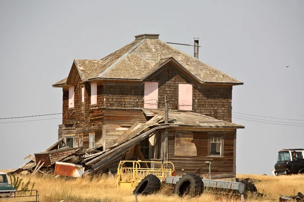 stock image Junk around an abandoned Saskatchewan farm house