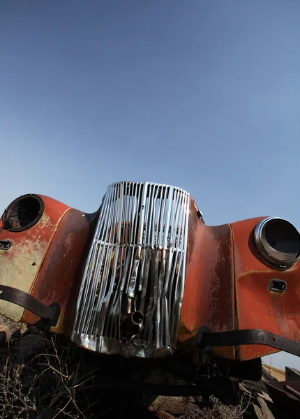 Primer plano de un vehículo abandonado en el pintoresco Saskatchewan —  Fotos de Stock