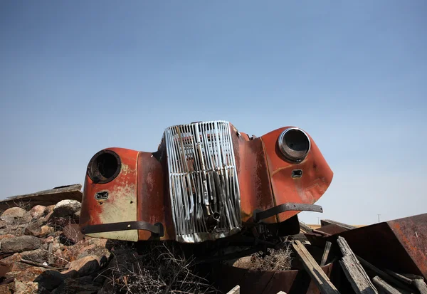 Unghi larg de vehicul abandonat în Saskatchewan pitoresc — Fotografie, imagine de stoc