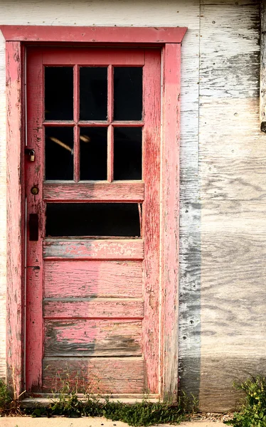 Ein verlassenes Bauernhaus im malerischen saskatchewan — Stockfoto