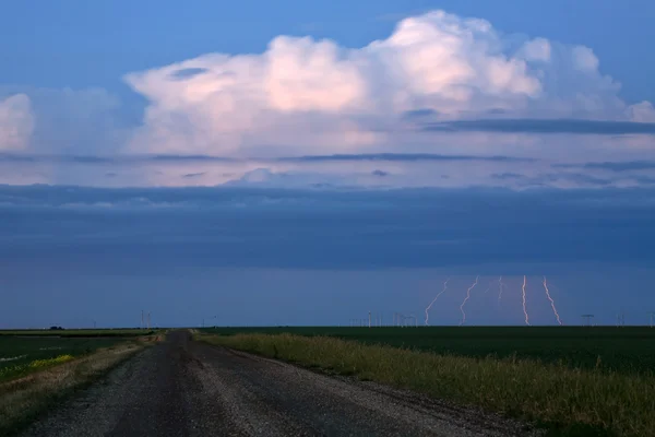 Nuvens tempestade edifício em Saskatchewan cênica — Fotografia de Stock
