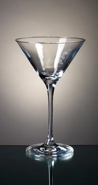 Пустой бокал мартини — стоковое фото
