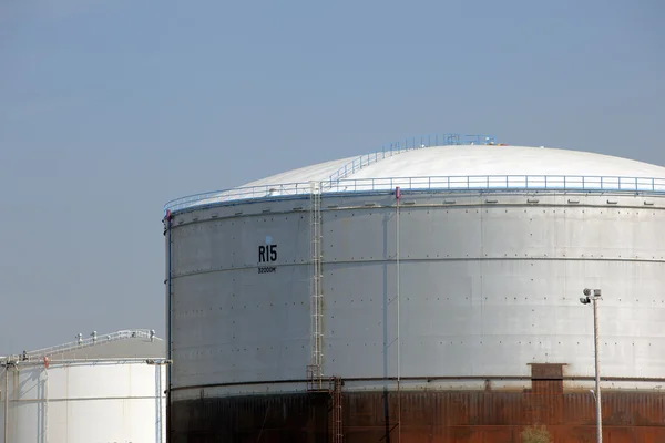 Grandes tanques de gas — Foto de Stock