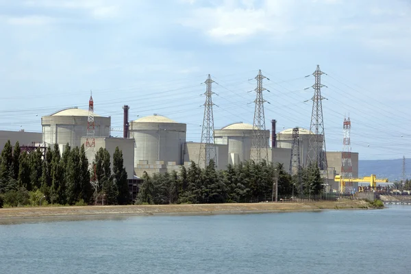 在 tricastin，法国南部核发电厂 — 图库照片
