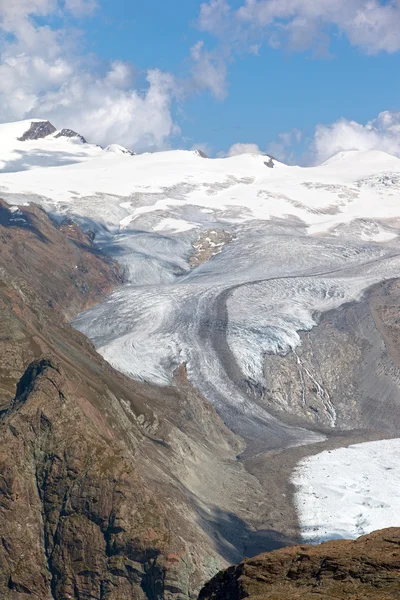 高山冰川融化在瑞士的阿尔卑斯山 — 图库照片