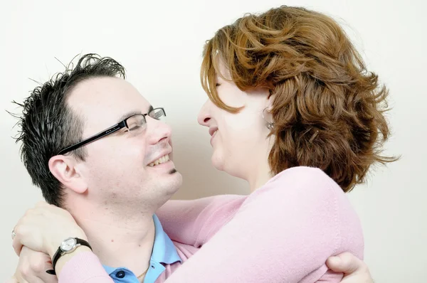 Young Beautiful Happy Couple Kissing — Stock Photo, Image