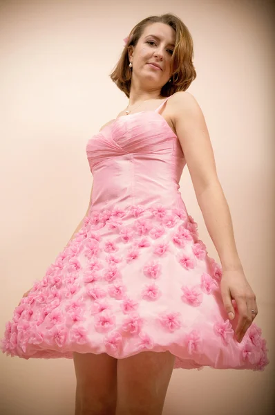 Pige i en lyserød kjole - Stock-foto