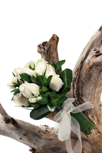 A bunch of flowers on white on tree stump — Stock Photo, Image