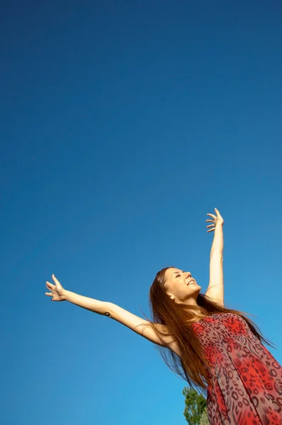 The nice girl pulls hands to the dark blue sky — Stock Photo, Image