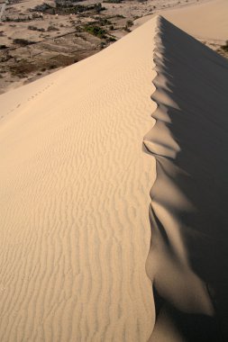 Dune tip crest clipart